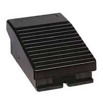 Lábkapcsoló 1-ny 1-z 3A/AC15/230V BE vagy KI-parancs 1-fokozat műa. fekete Harmony XPE-A Schneider