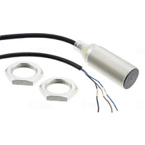 Induktív közelítésérzékelő síkbaálló 8mm-hatótáv menetes henger fém PNP záró 10-30V DC OMRON